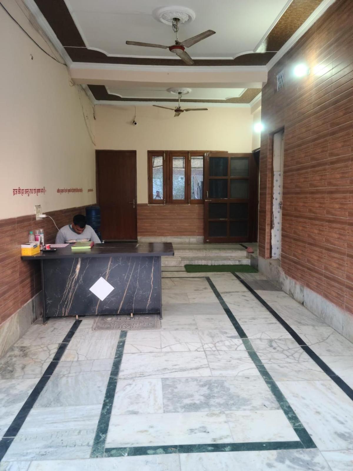 Shri Krishnashrya Seva Sadan Hotel Vrindavan Exterior photo